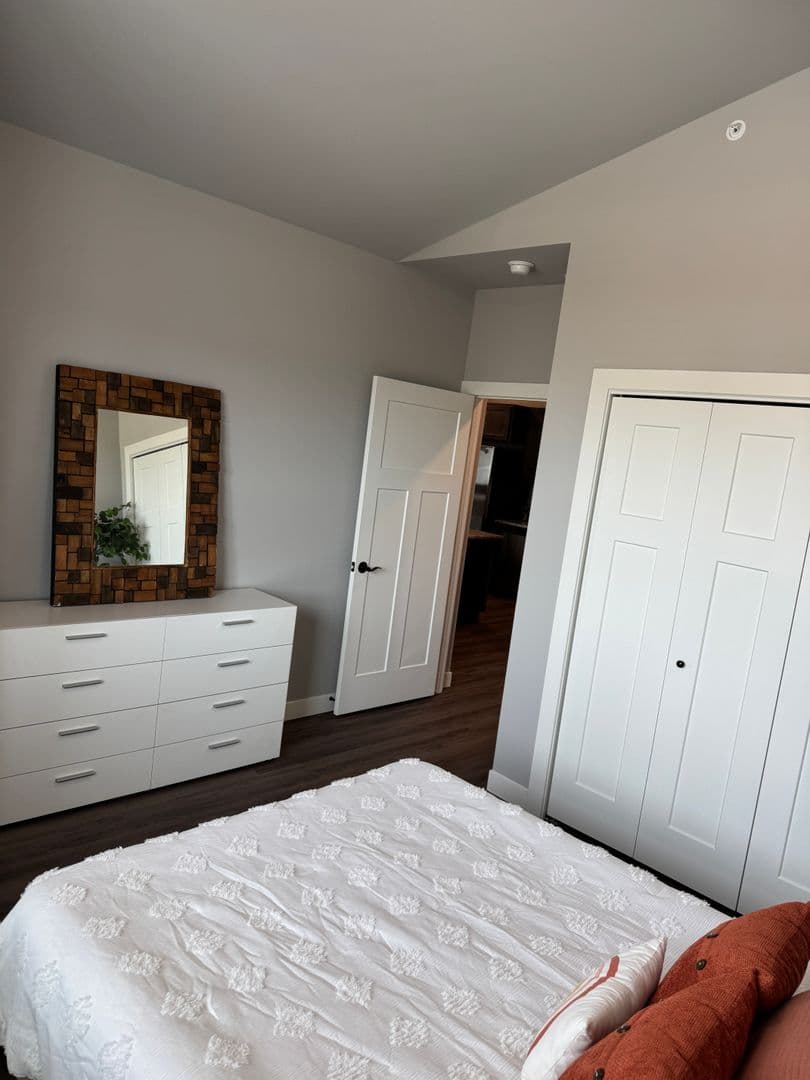 Deerfield Apartment: 605 Plaza Street