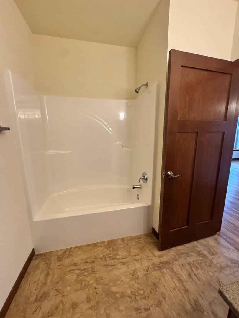 McFarland Apartment: 4604 Siggelkow Rd.