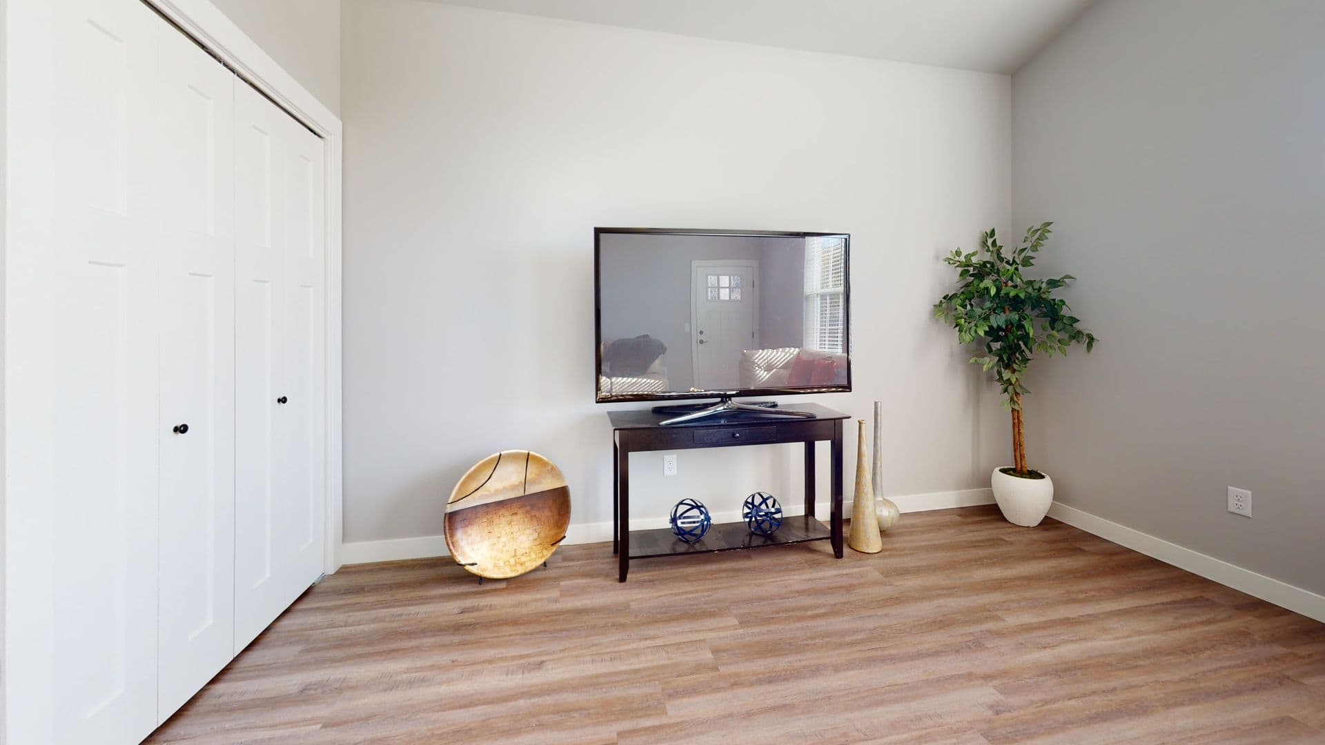 Deerfield Apartment: 610 Autumn Wood Parkway