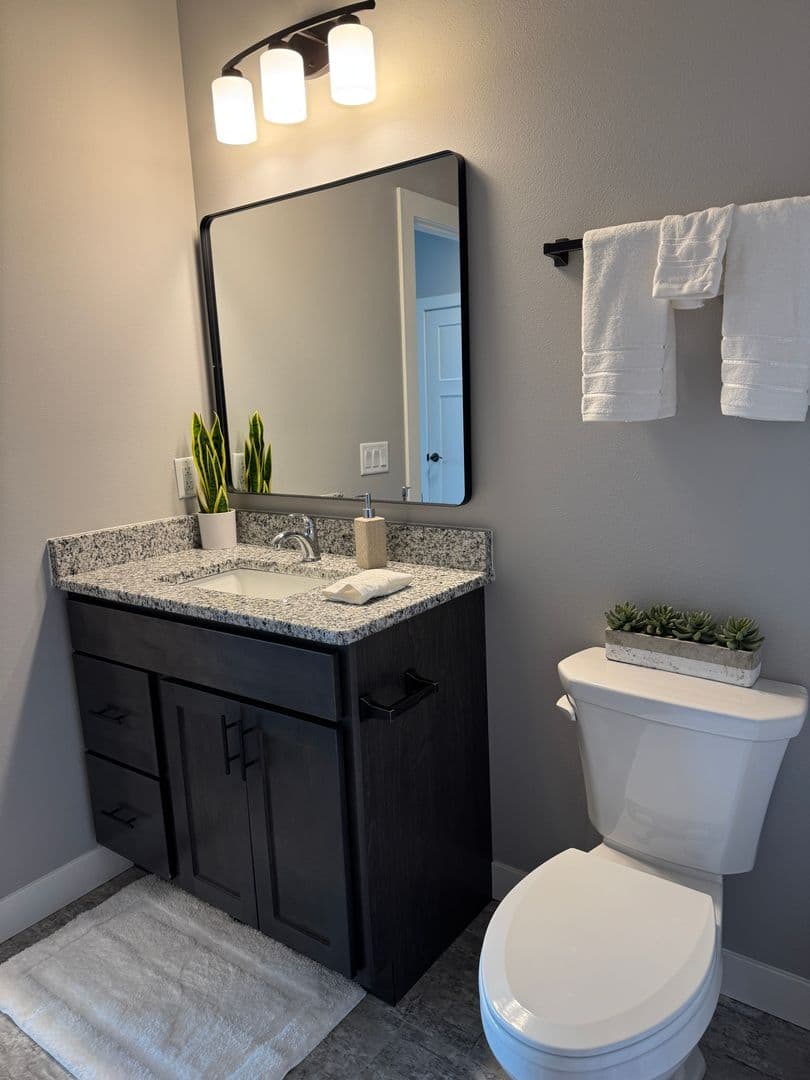 Oregon Apartment: 100 Peterson Trail
