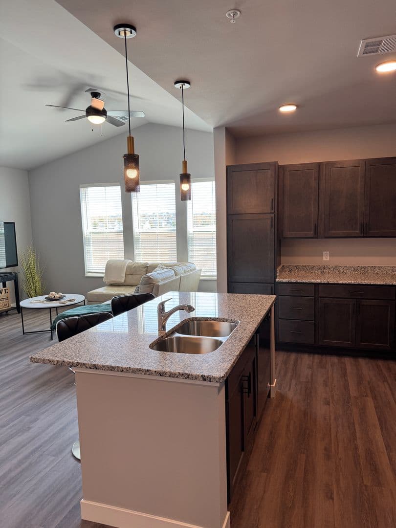 Oregon Apartment: 100 Peterson Trail