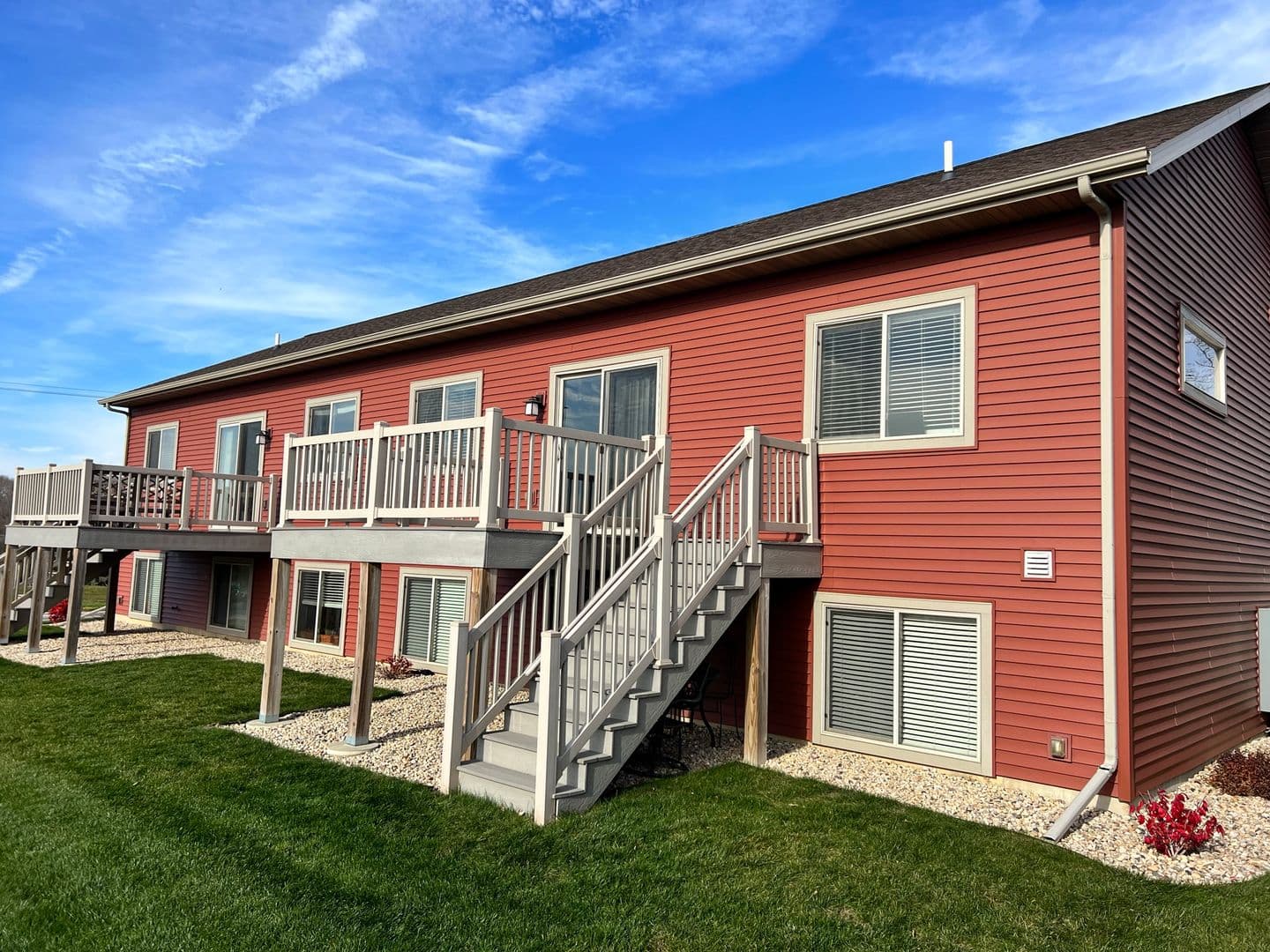 McFarland Apartment: 5401-5430 Preston Place