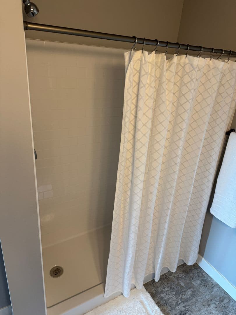 Oregon Apartment: 100 Peterson Trail