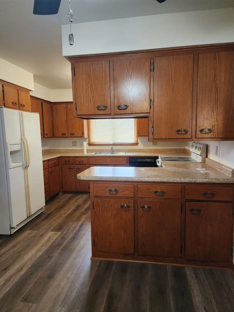 Madison Apartment: 6404 Cottage Grove Road