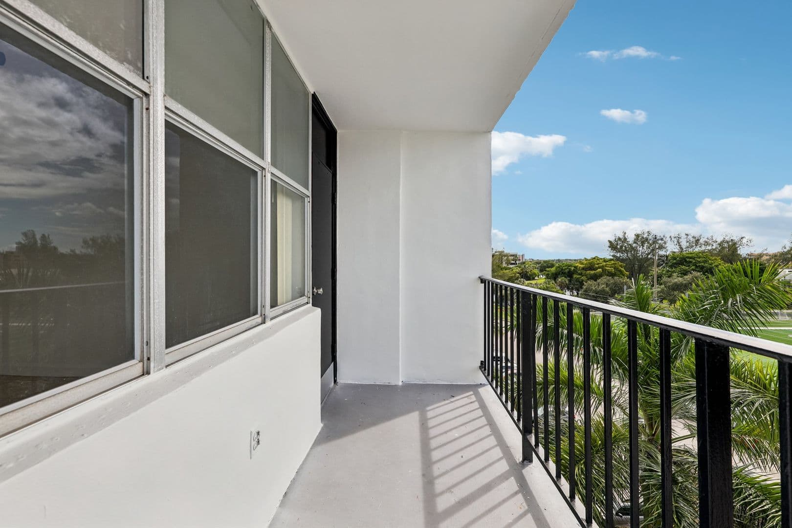North Miami Beach Apartment: 1551 NE 167th ST