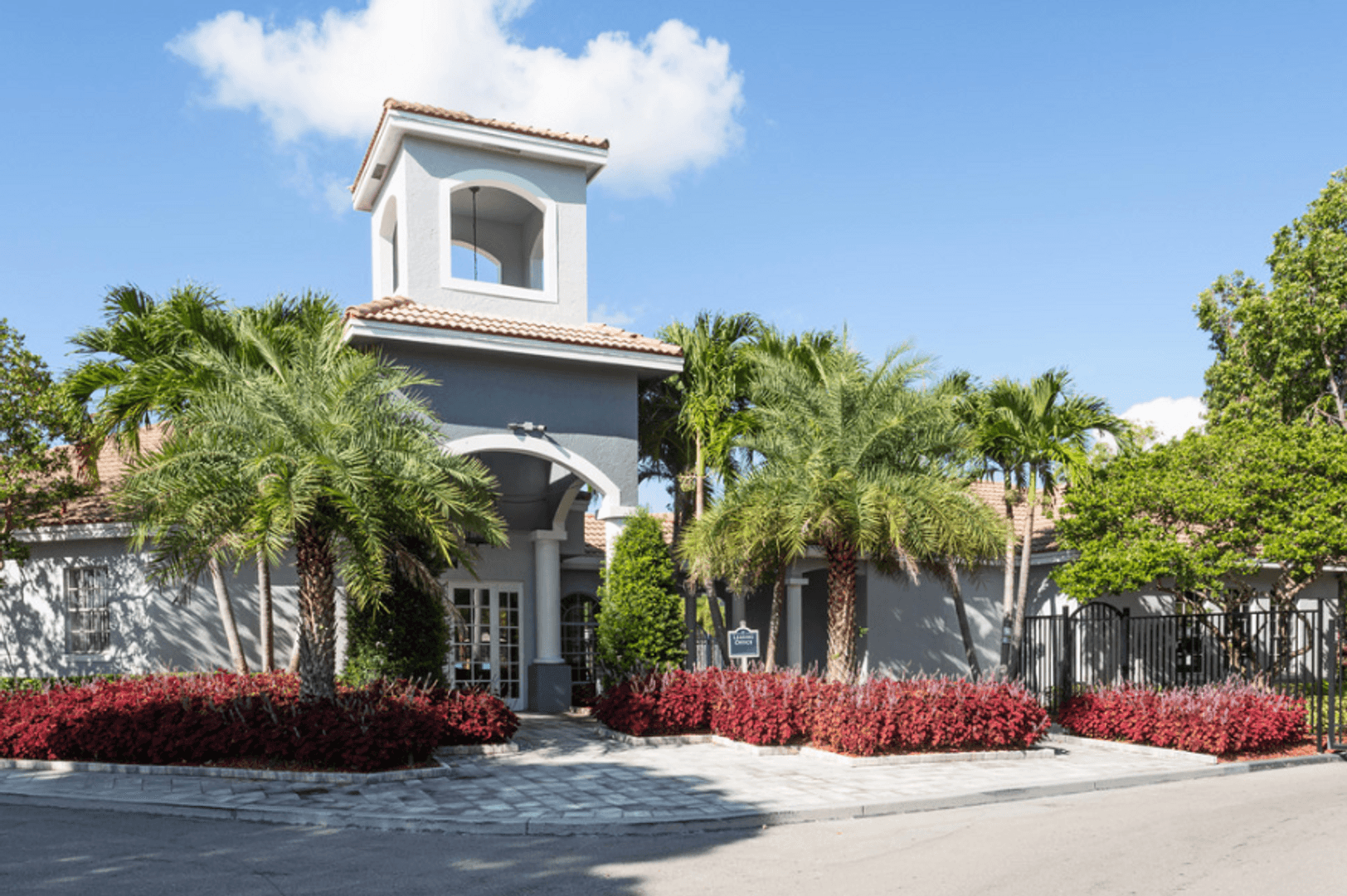 Coral Springs Townhome: 3400 Coral Springs Dr