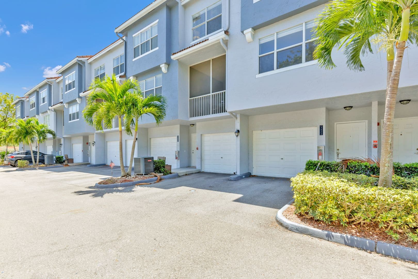 Coral Springs Townhome: 3400 Coral Springs Dr