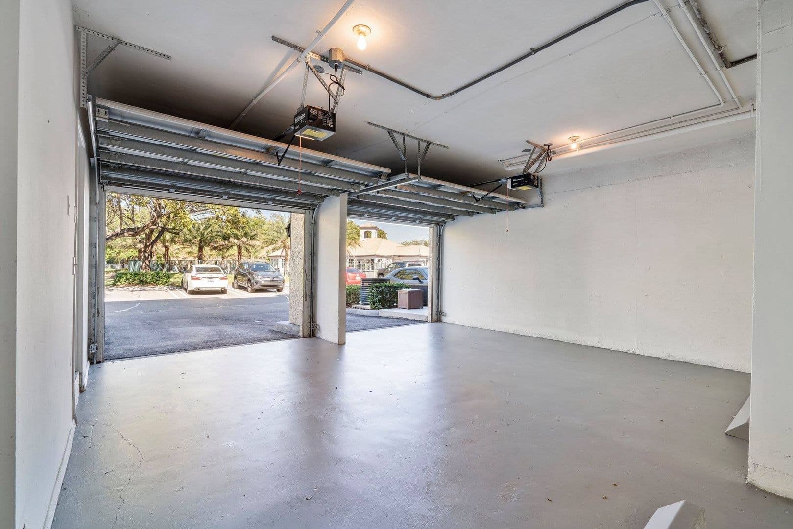 Coral Springs Townhome: 3400 Coral Springs Dr