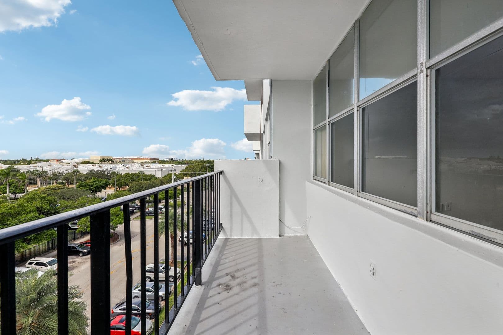 North Miami Beach Apartment: 1551 NE 167th ST