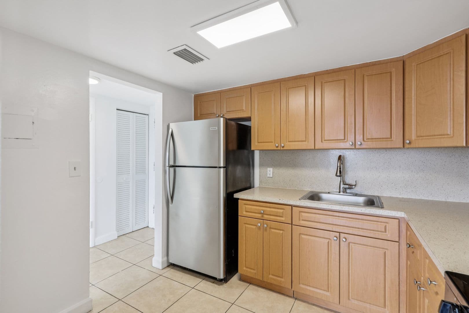 North Miami Beach Apartment: 1551 NE 167th ST