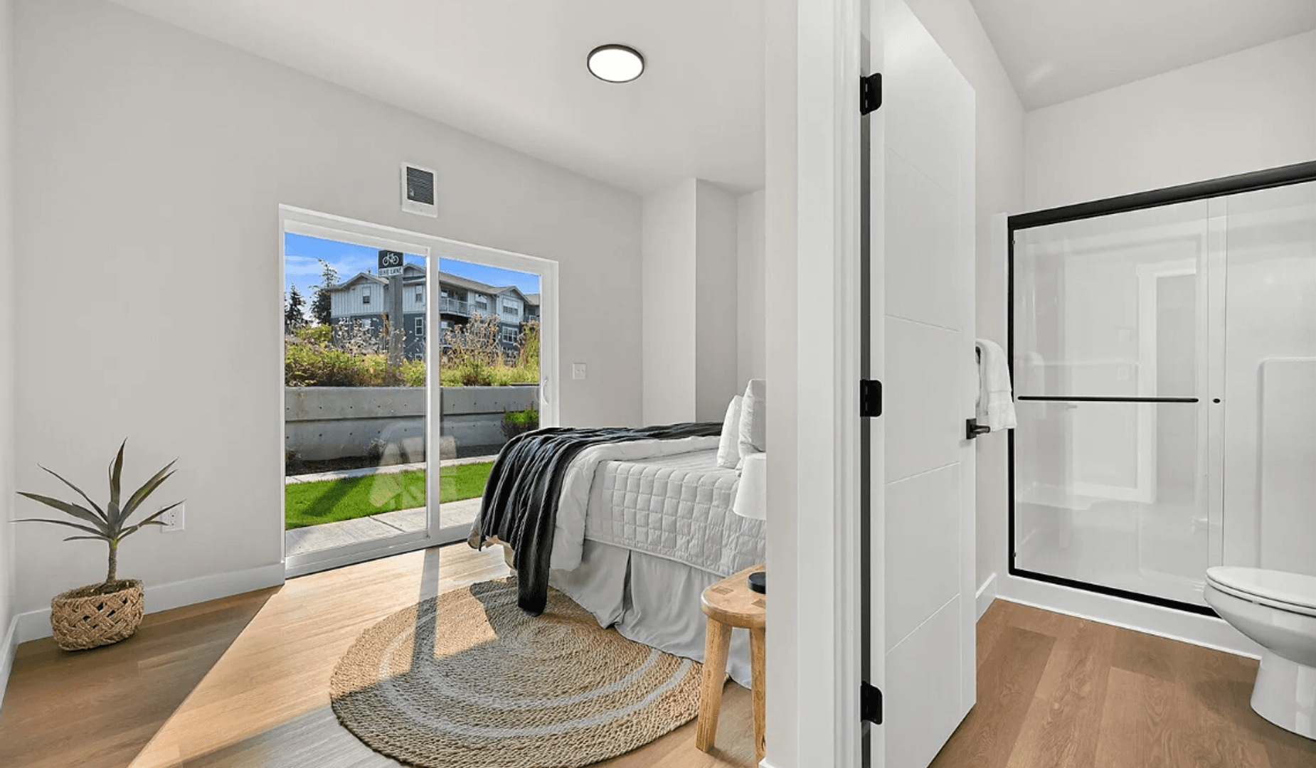 Bellingham Apartment: 217-219 Prince Ave