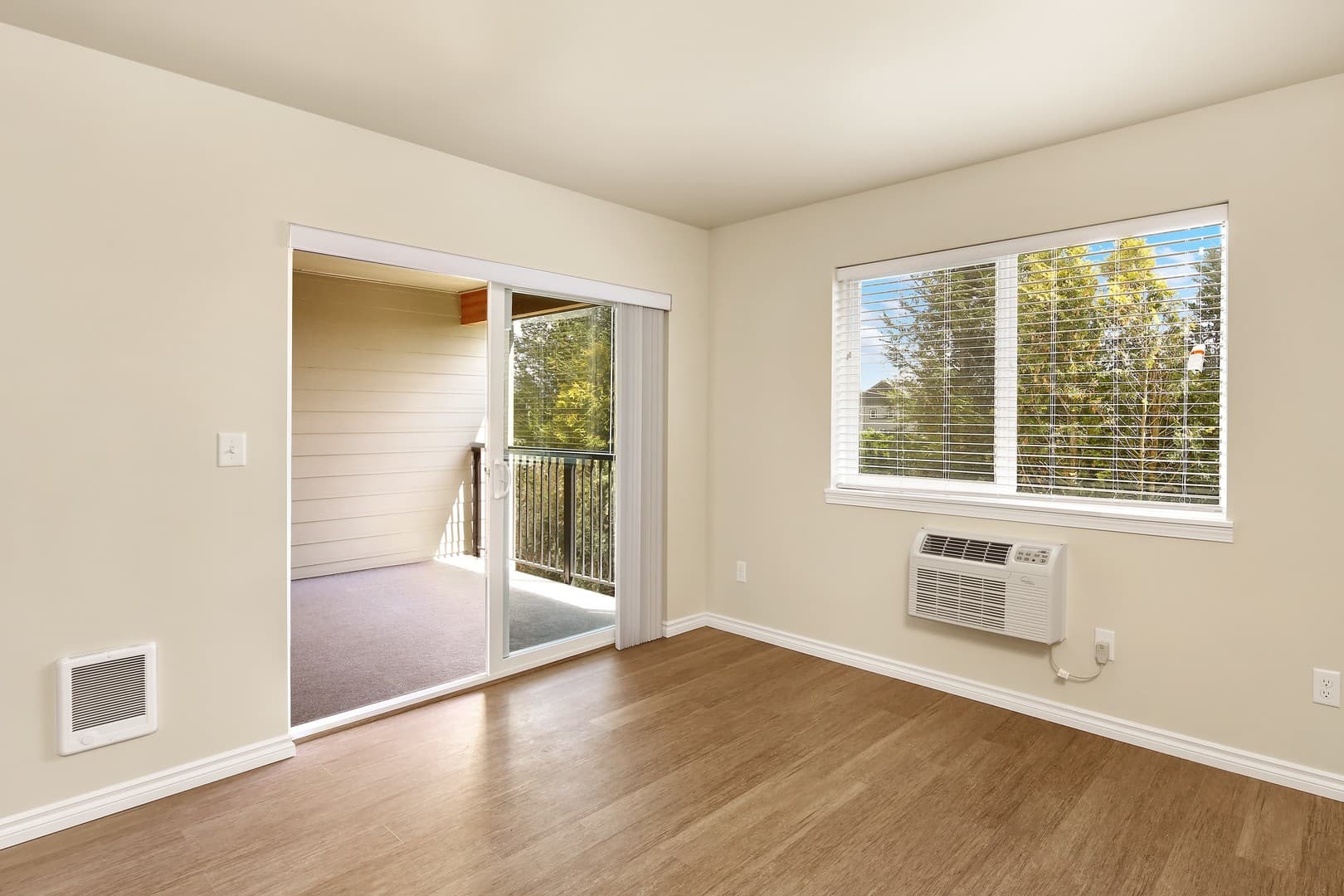 Lynden Apartment: 8881-8885 Depot Rd