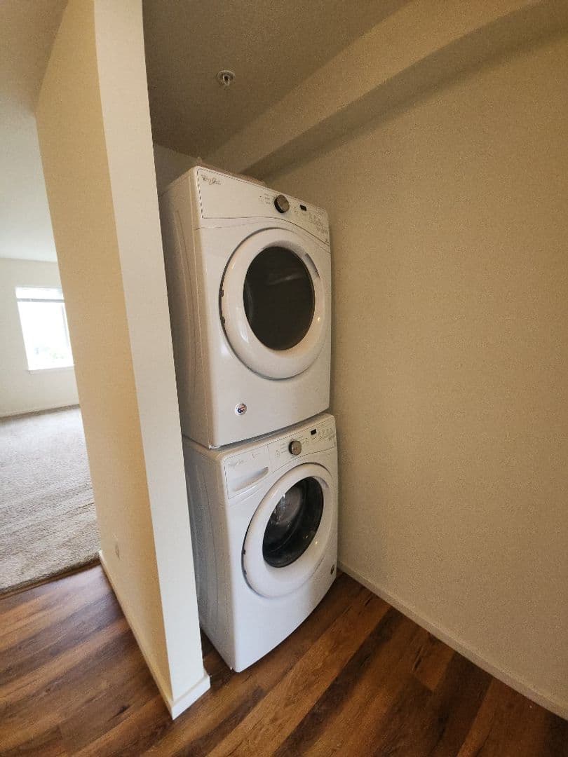 Bellingham Apartment: 2305 Douglas Avenue