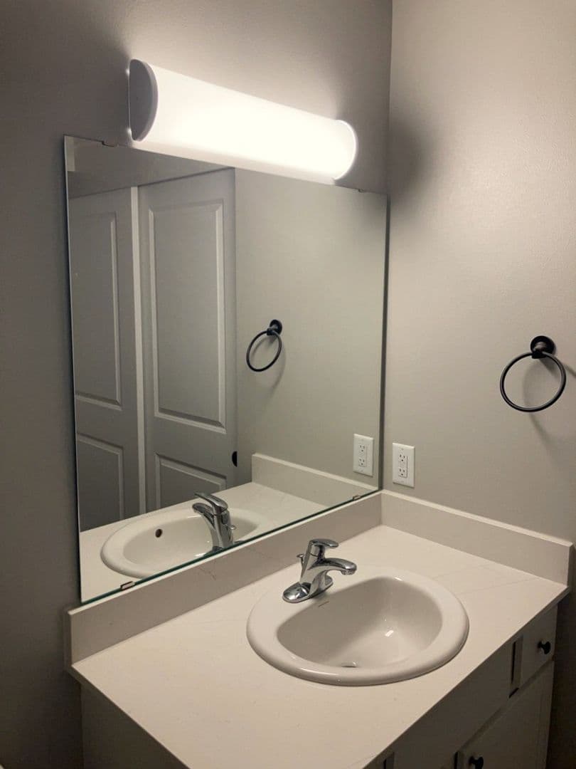 Bellingham Apartment: 4145 Britton Loop