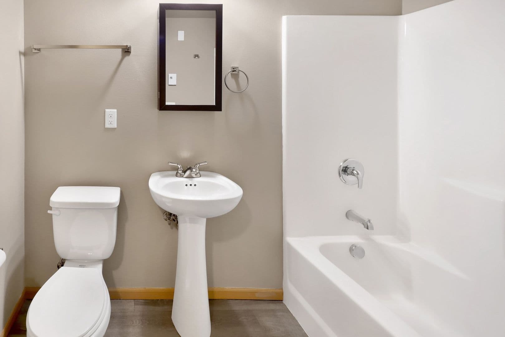 Bellingham Apartment: 541 -545 -549 E Kellogg Road