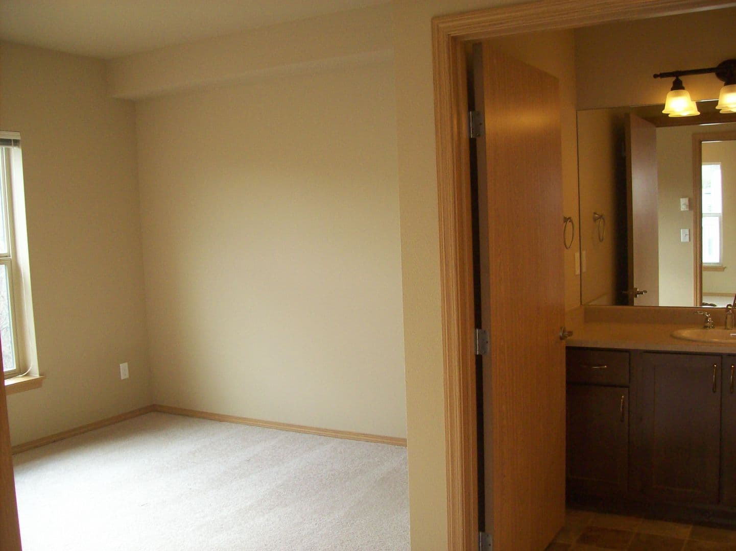 Bellingham Apartment: 1440 10th Street