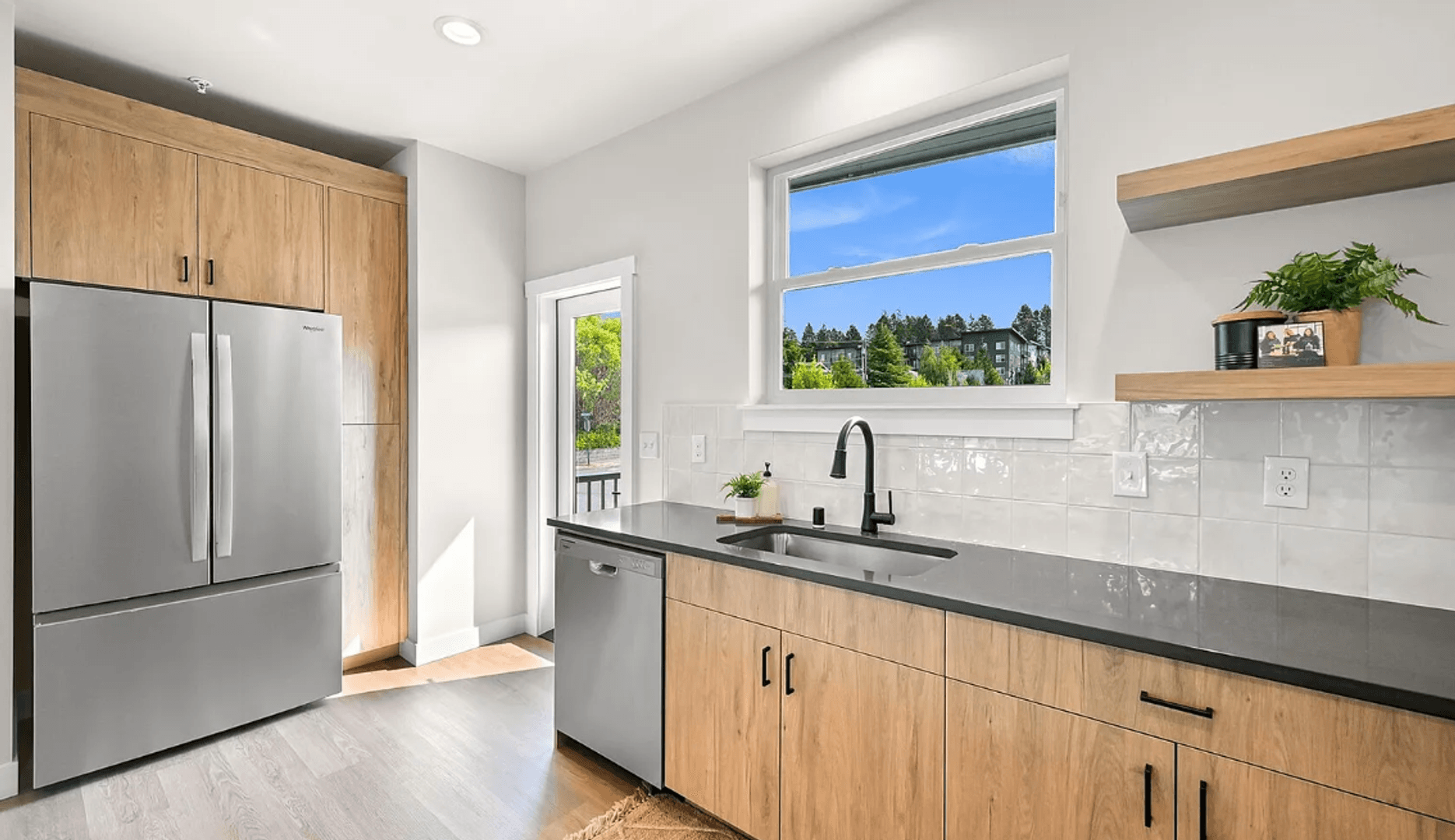 Bellingham Apartment: 217-219 Prince Ave