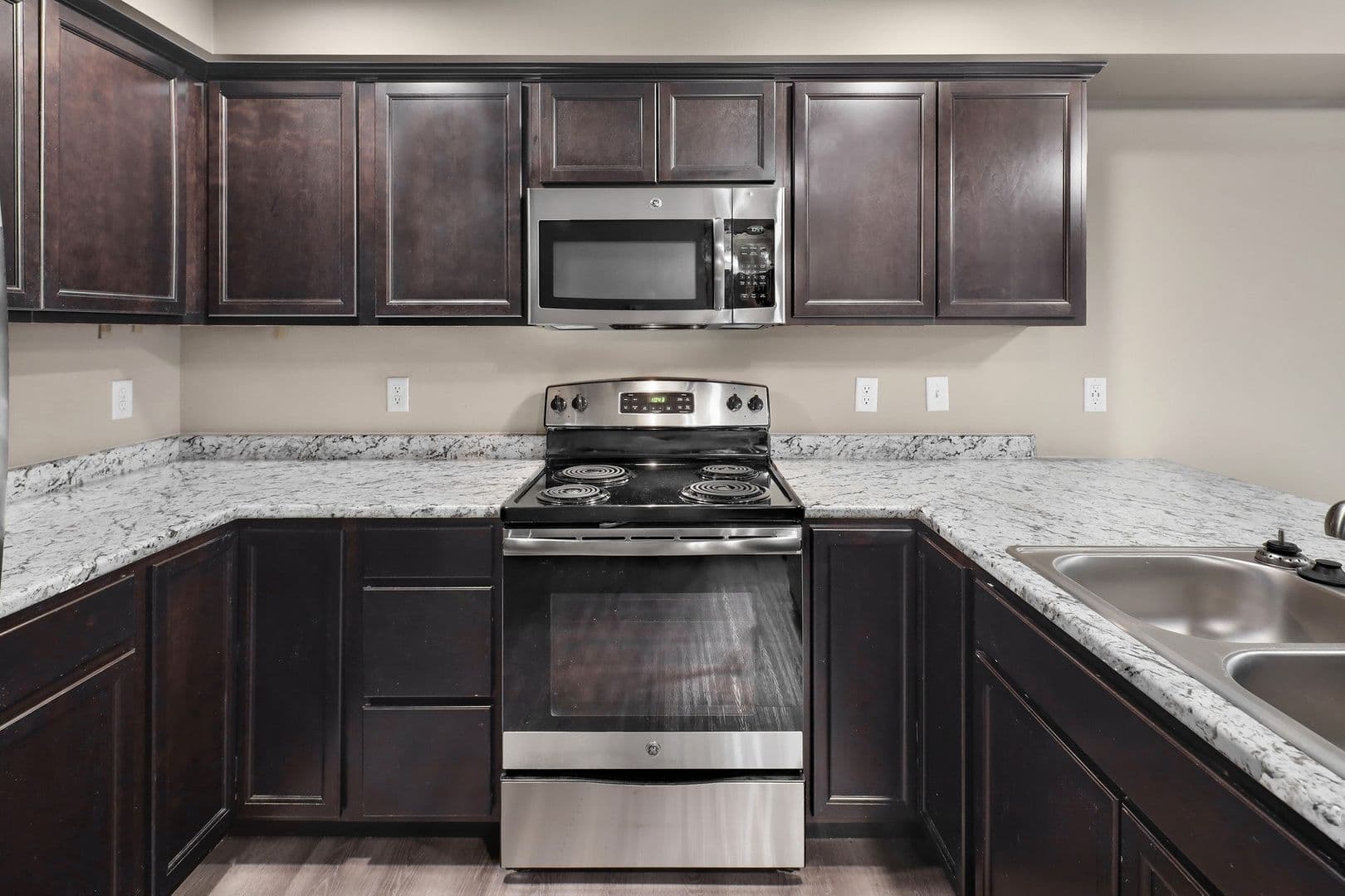 Bellingham Apartment: 541 -545 -549 E Kellogg Road