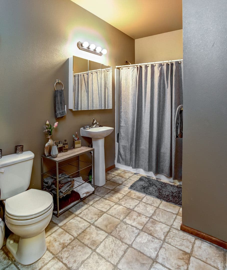 Bellingham Apartment: 1026 22nd Street