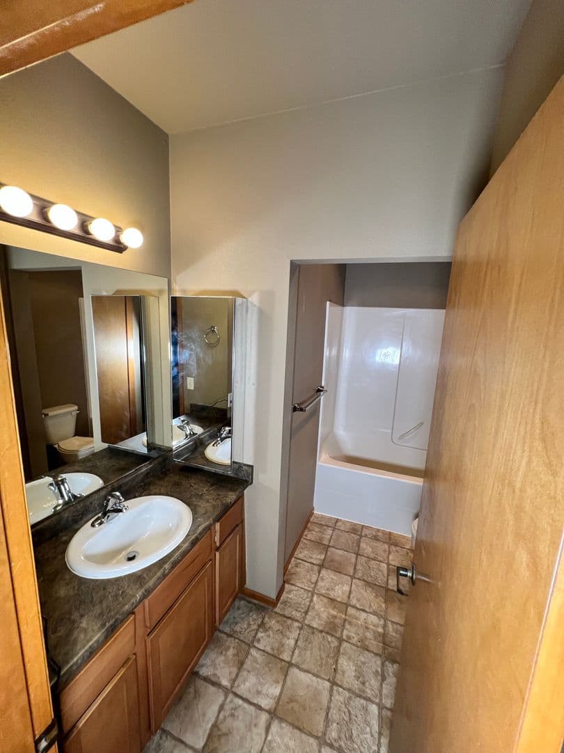Bellingham Apartment: 1026 22nd Street