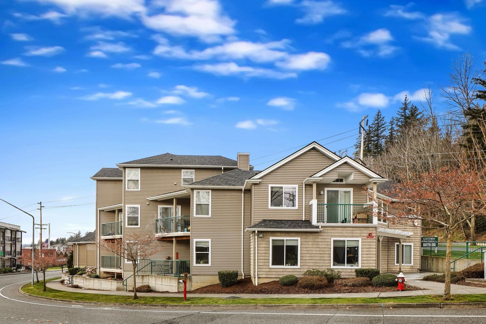 Bellingham Apartment: 230, 240 & 250 32nd Street