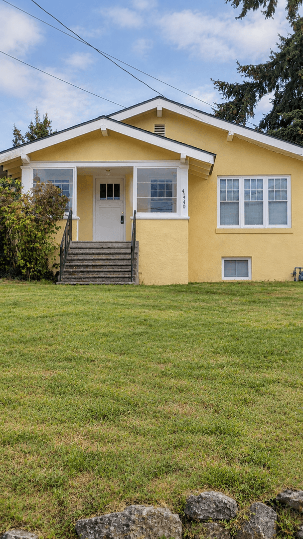 Bellingham House: 1740 Dakin Street