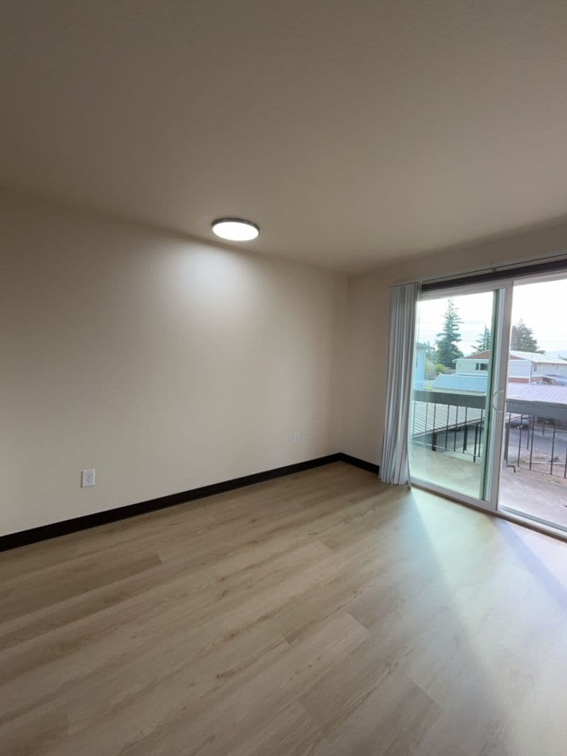 Lynden Apartment: 600 Drayton Street