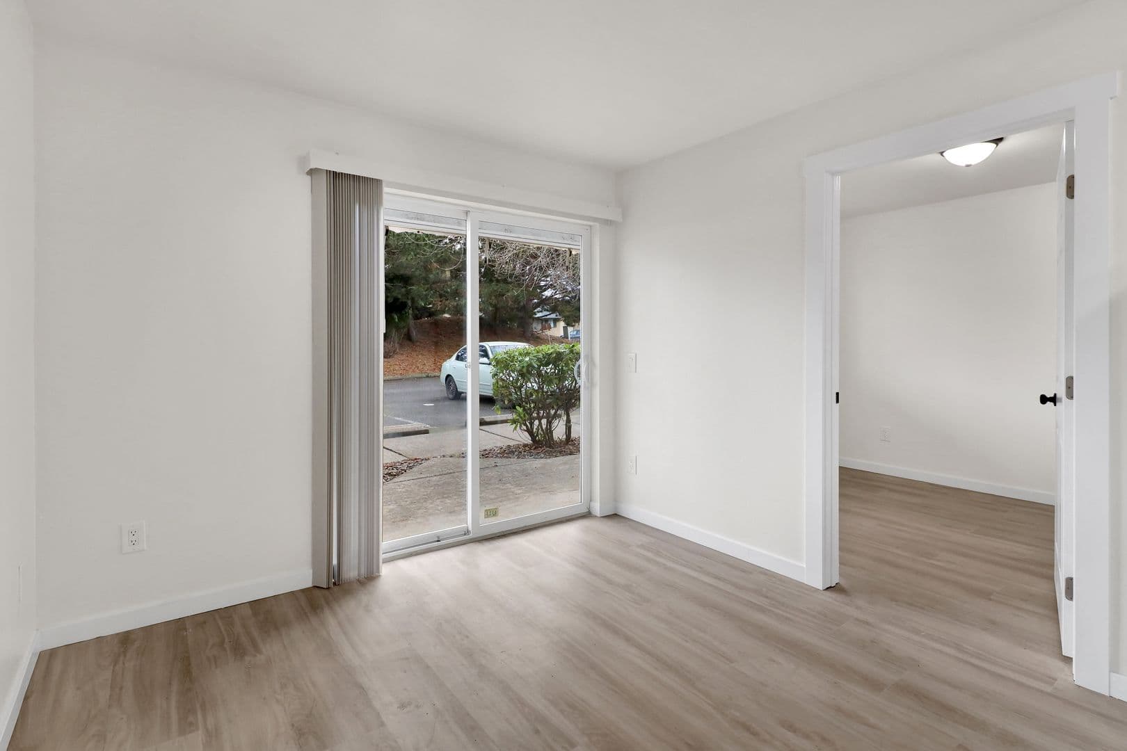 Bellingham Apartment: 1401-1405 E Sunset Dr