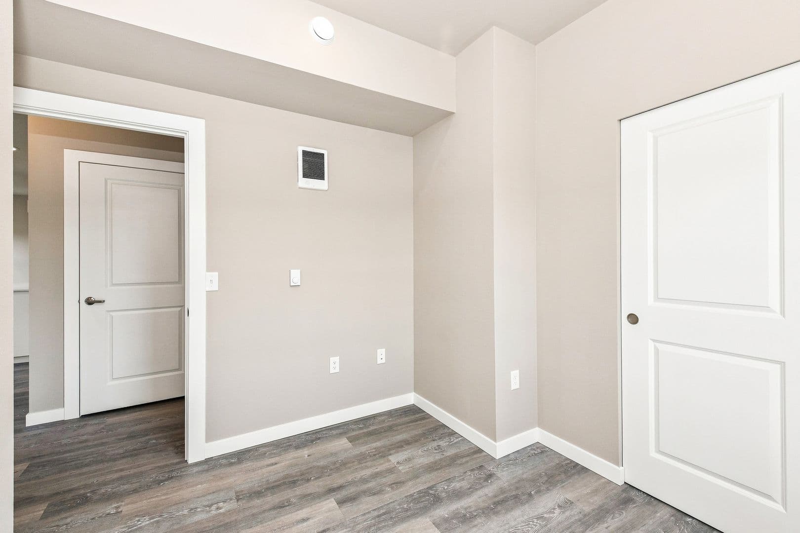 Bellingham Apartment: 2418 Verona Street