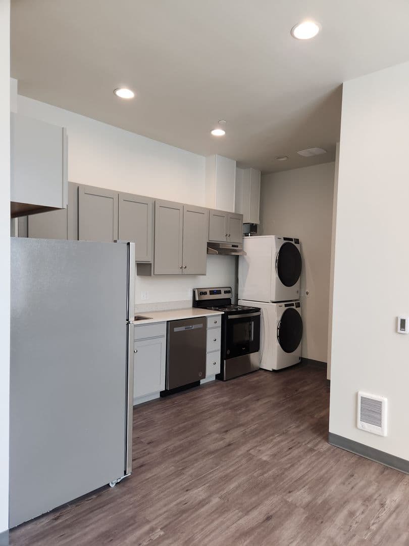 Bellingham Apartment: 1440 10th Street