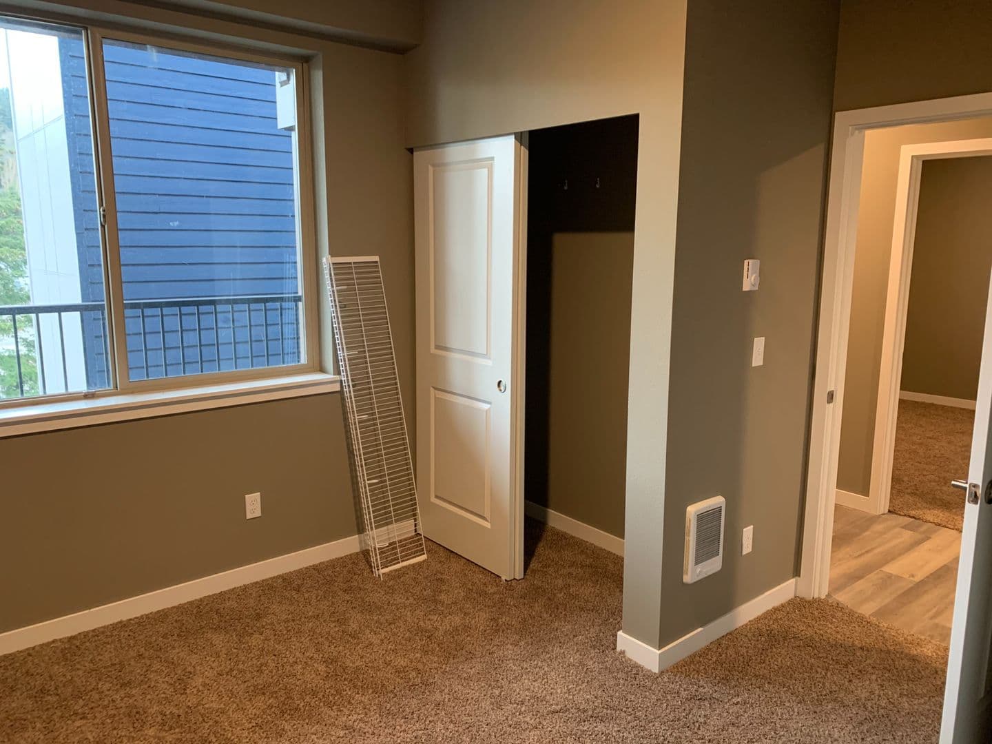 Bellingham Apartment: 3613 Consolidation Avenue