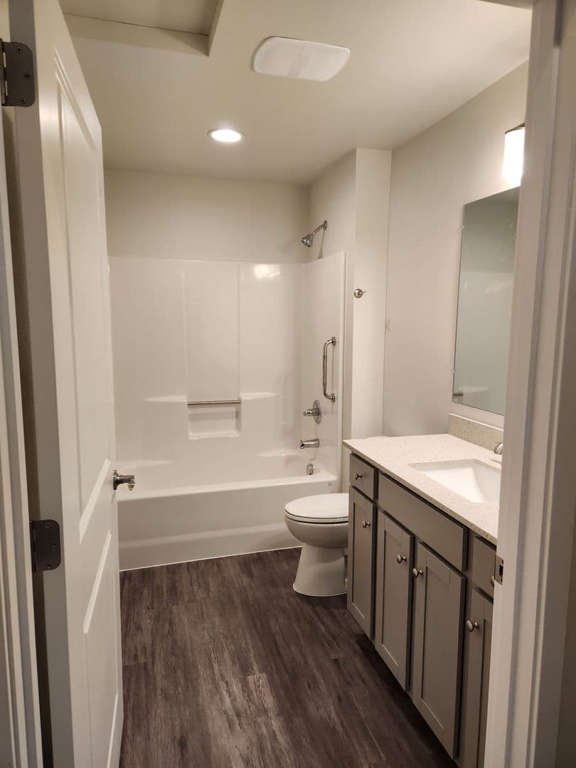 Bellingham Apartment: 1440 10th Street
