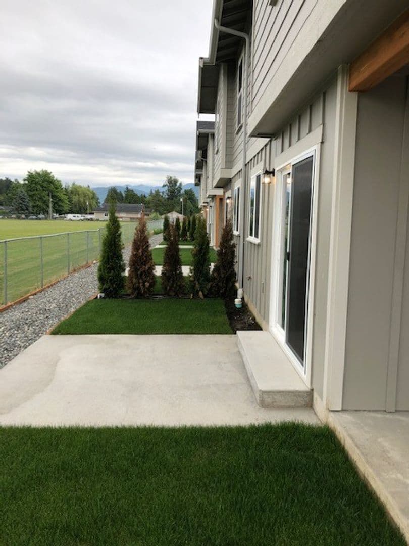 Sumas Apartment: 404-412 W. Front Street