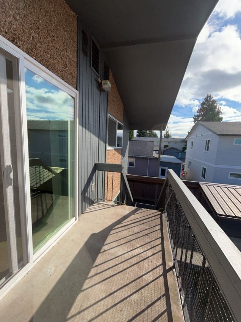 Lynden Apartment: 600 Drayton Street