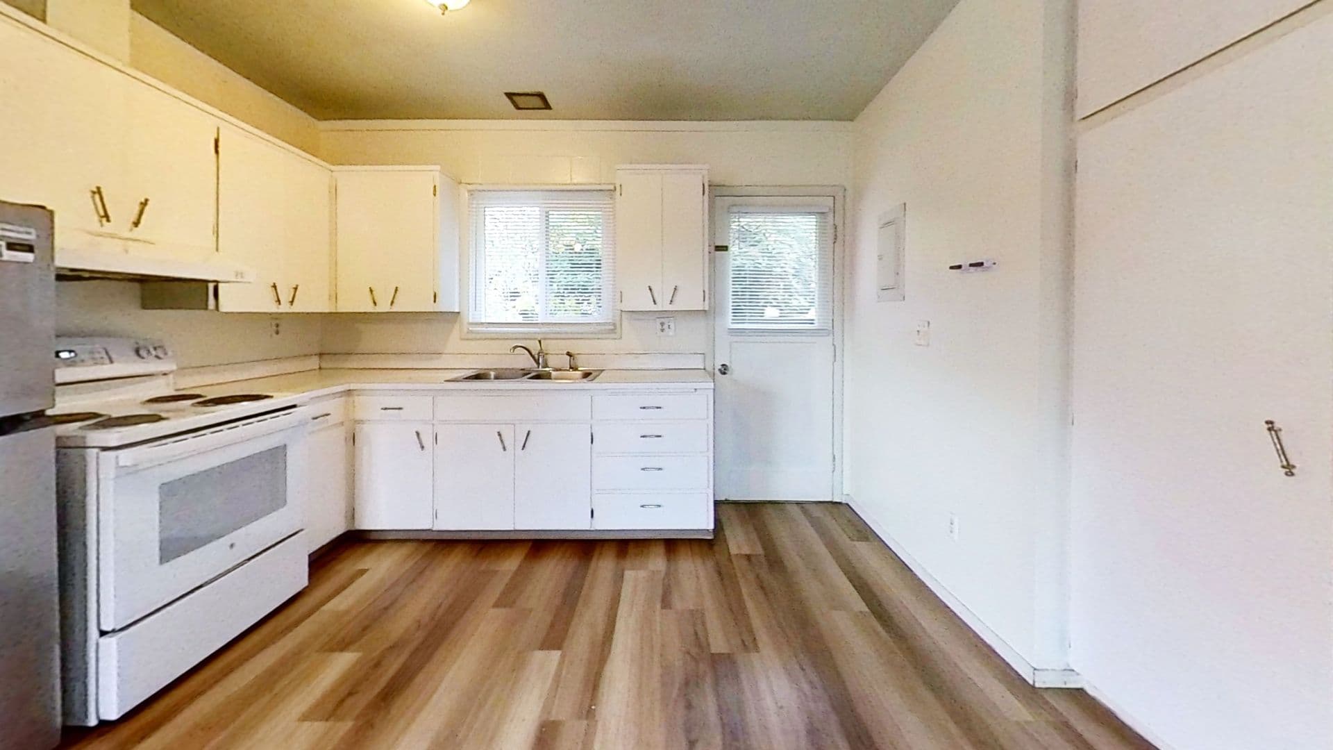 Lynden Apartment: 200 Grover Street
