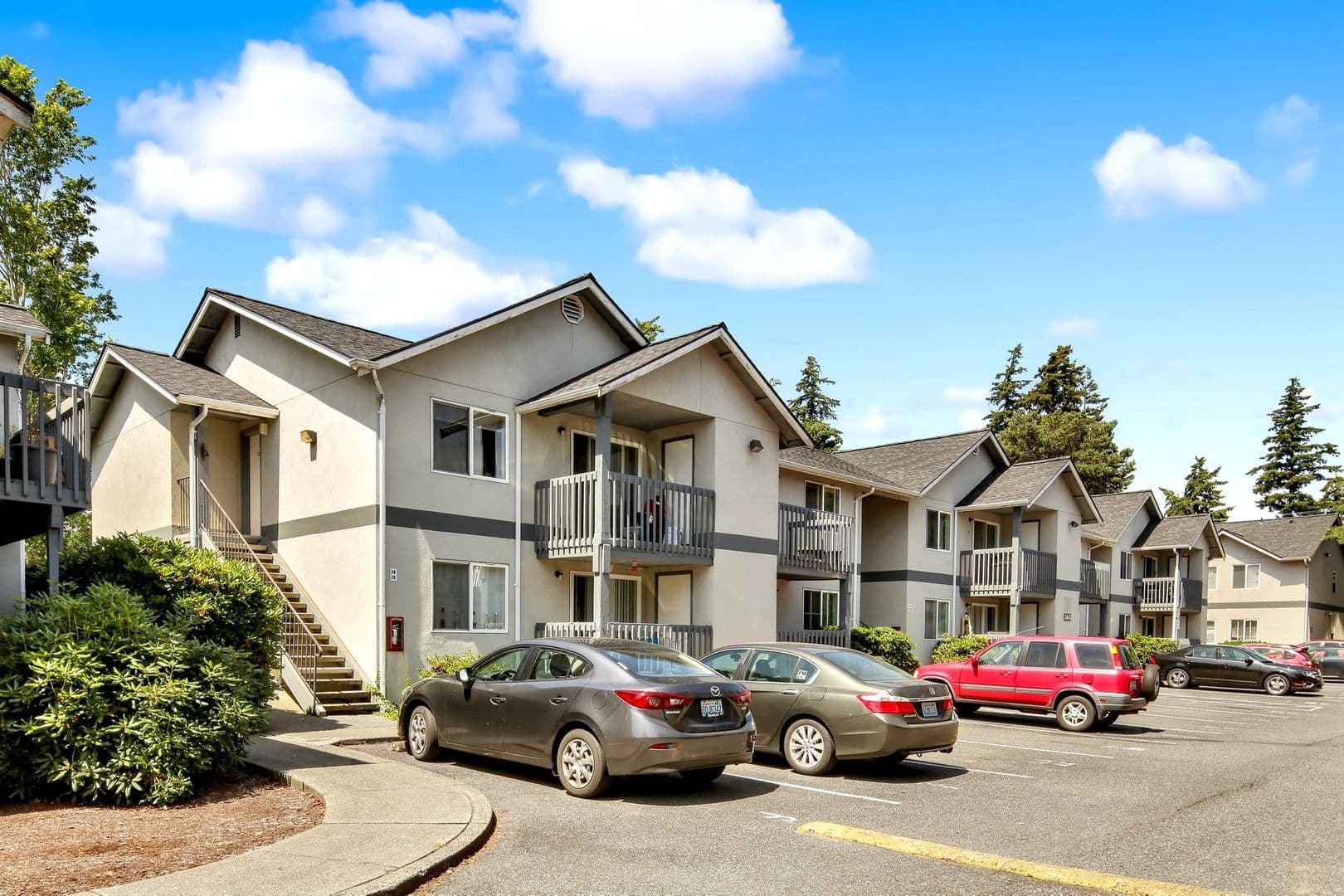 Bellingham Apartment: 2631,2635,2639,2643,2647 W Maplewood Avenue