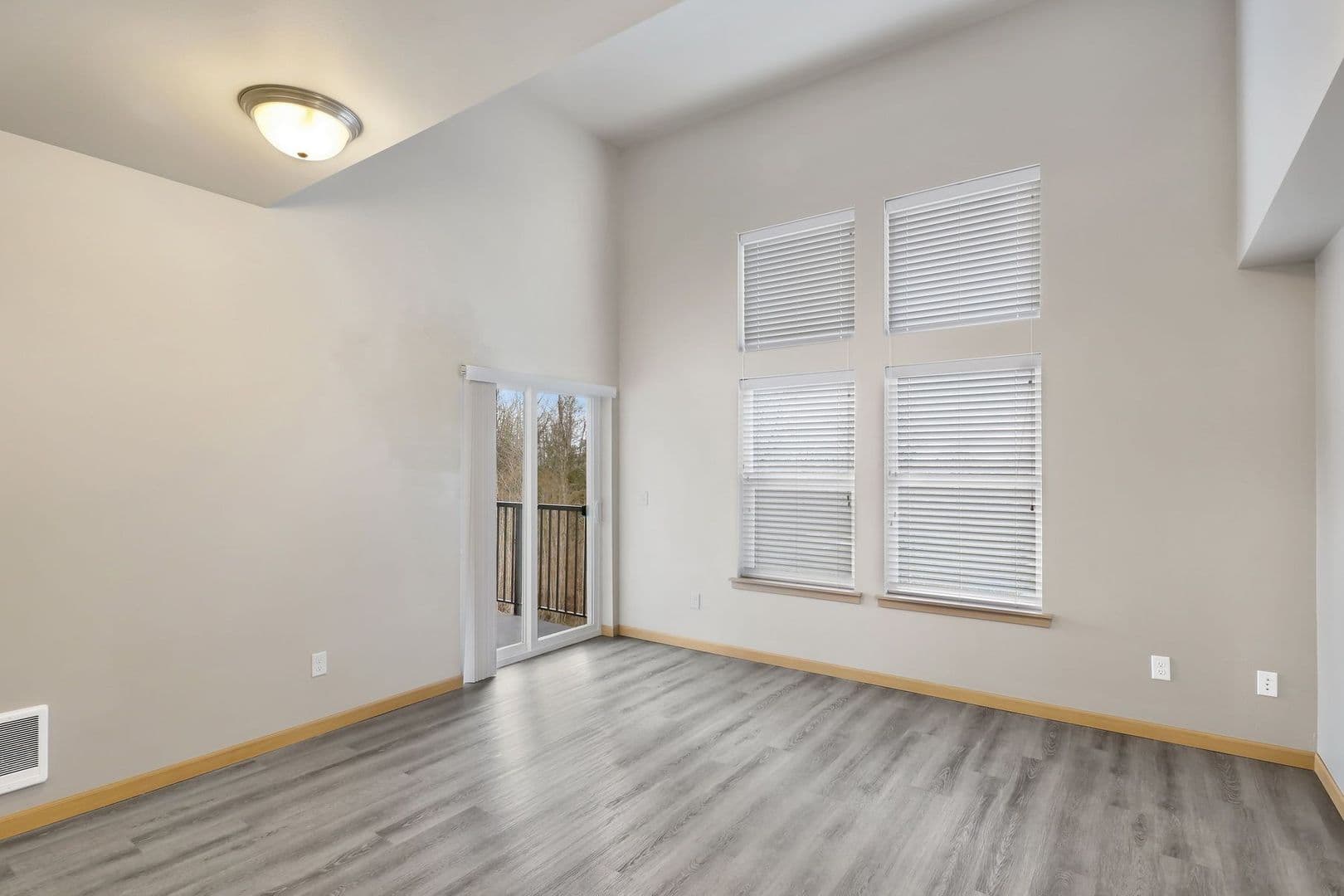 Bellingham Apartment: 541 -545 -549 E Kellogg Road