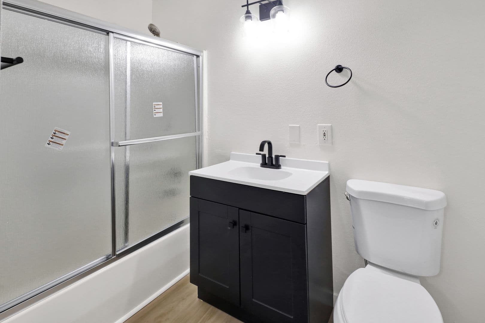 Bellingham Apartment: 1401-1405 E Sunset Dr