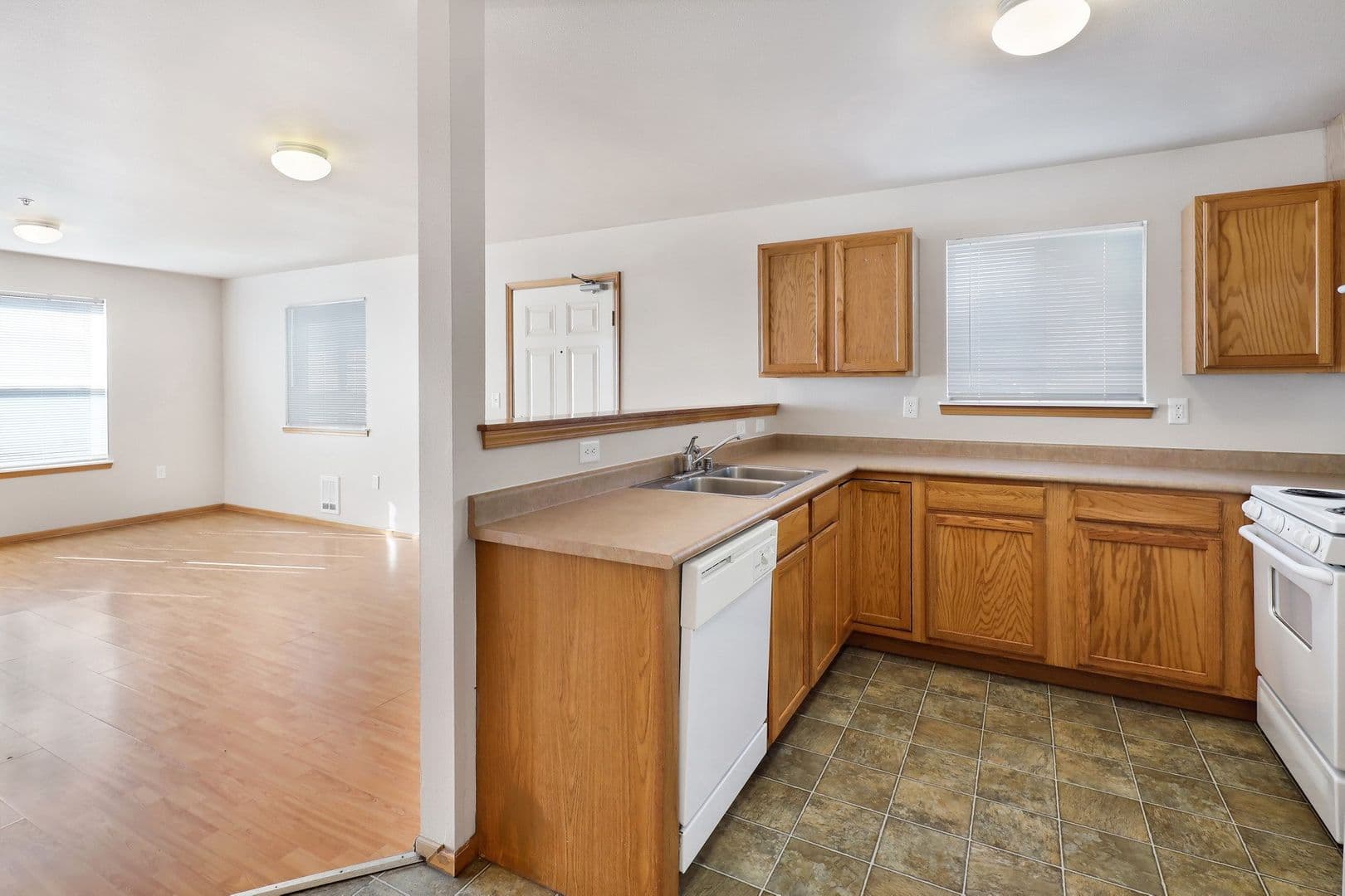 Bellingham Apartment: 230, 240 & 250 32nd Street
