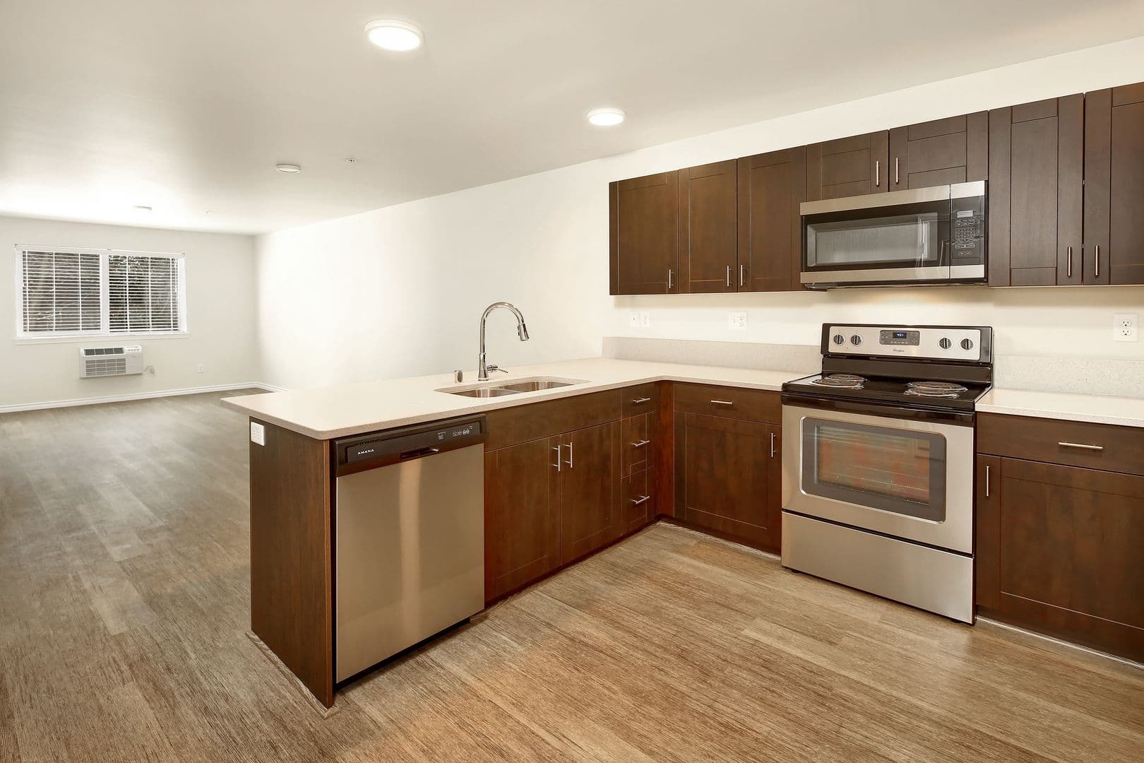 Lynden Apartment: 8874-8878  Depot Road