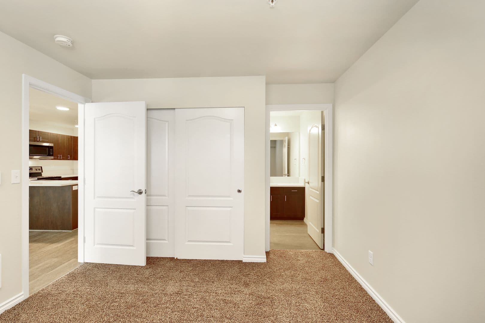 Lynden Apartment: 8874-8878  Depot Road