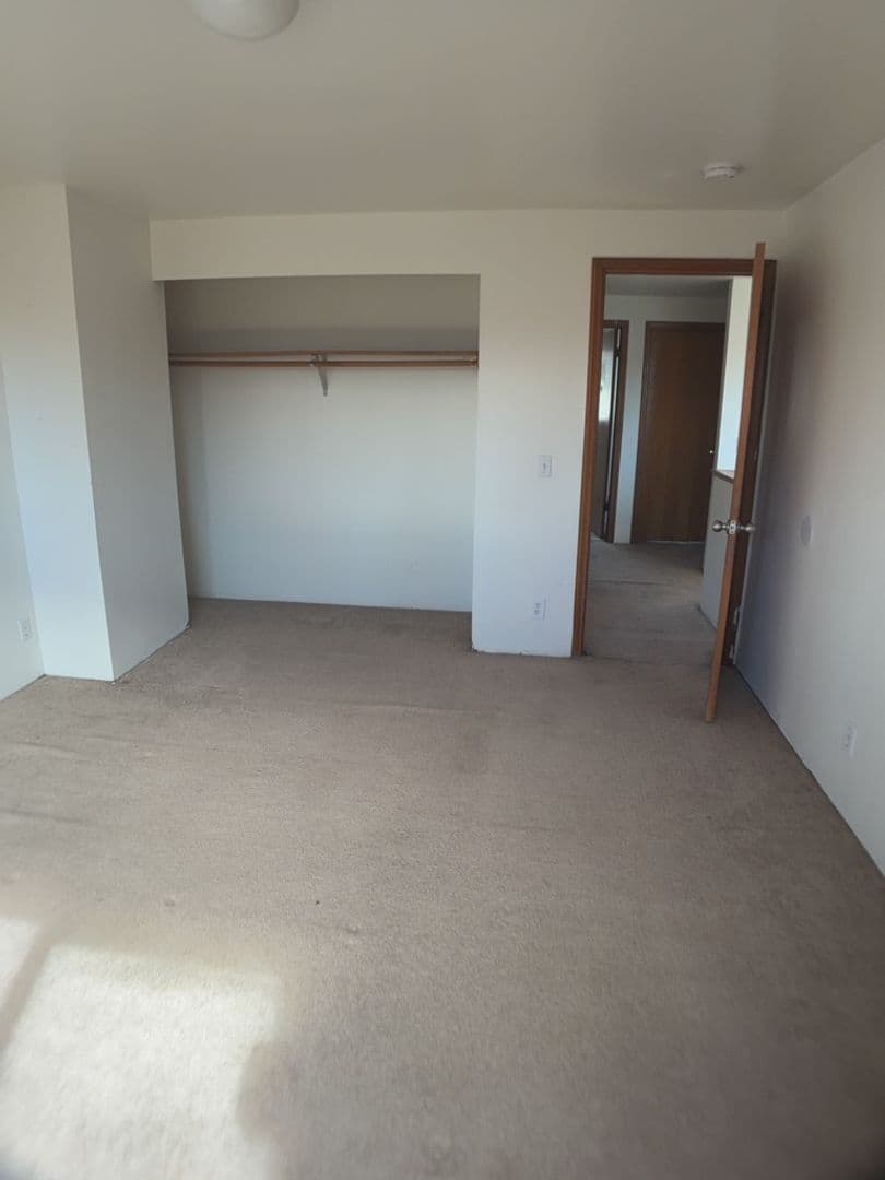 Bellingham Apartment: 2720-2722 St Paul Ct