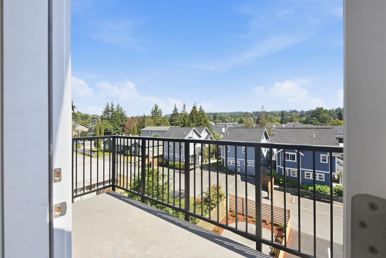 Bellingham Apartment: 2418 Verona Street