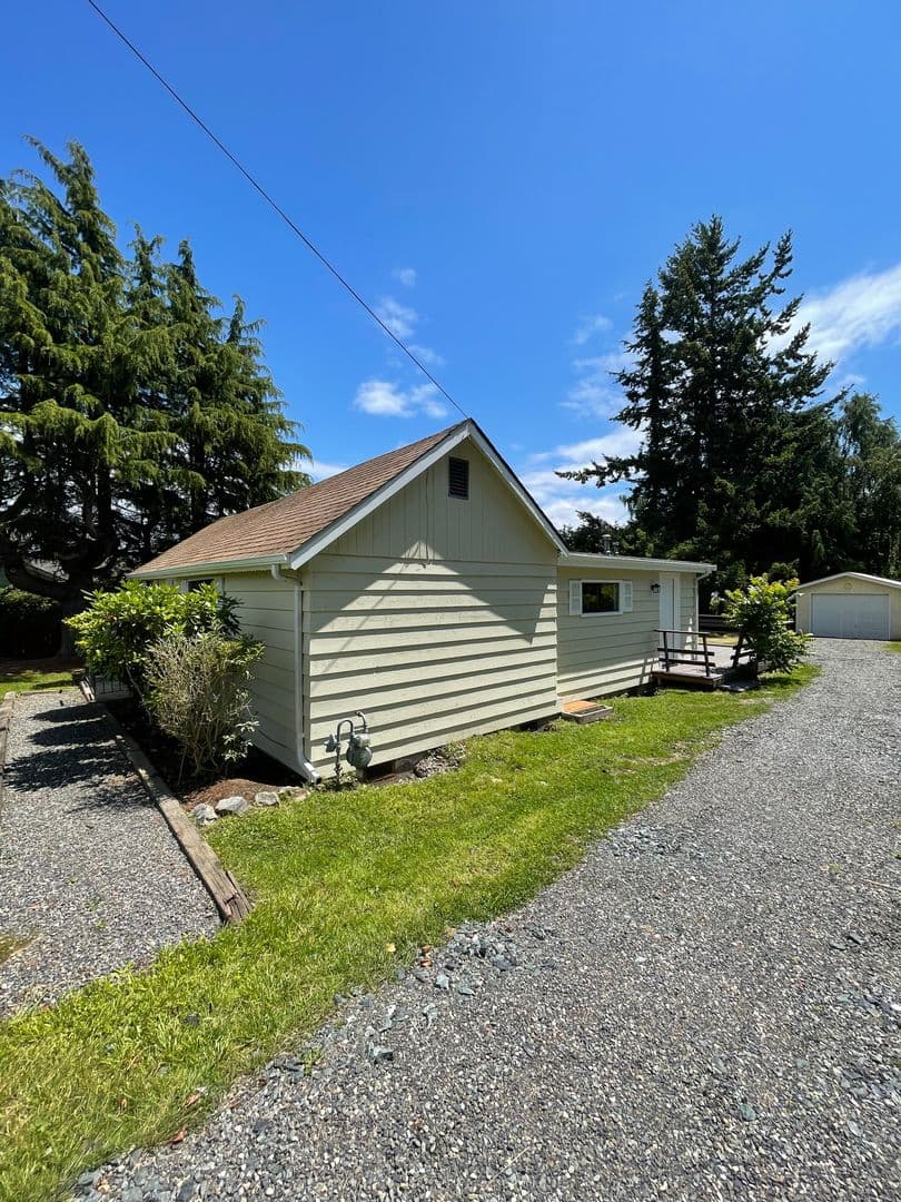 Bellingham House: 3109 Birchwood Ave