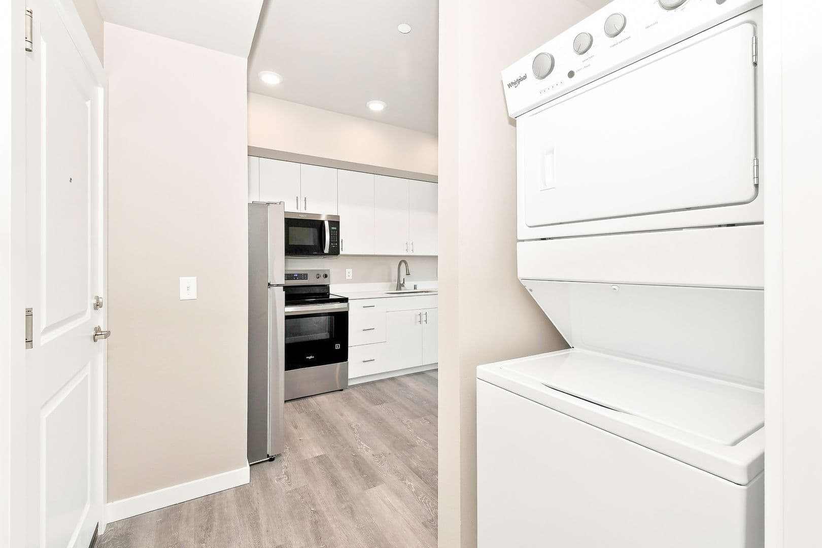 Bellingham Apartment: 2418 Verona Street