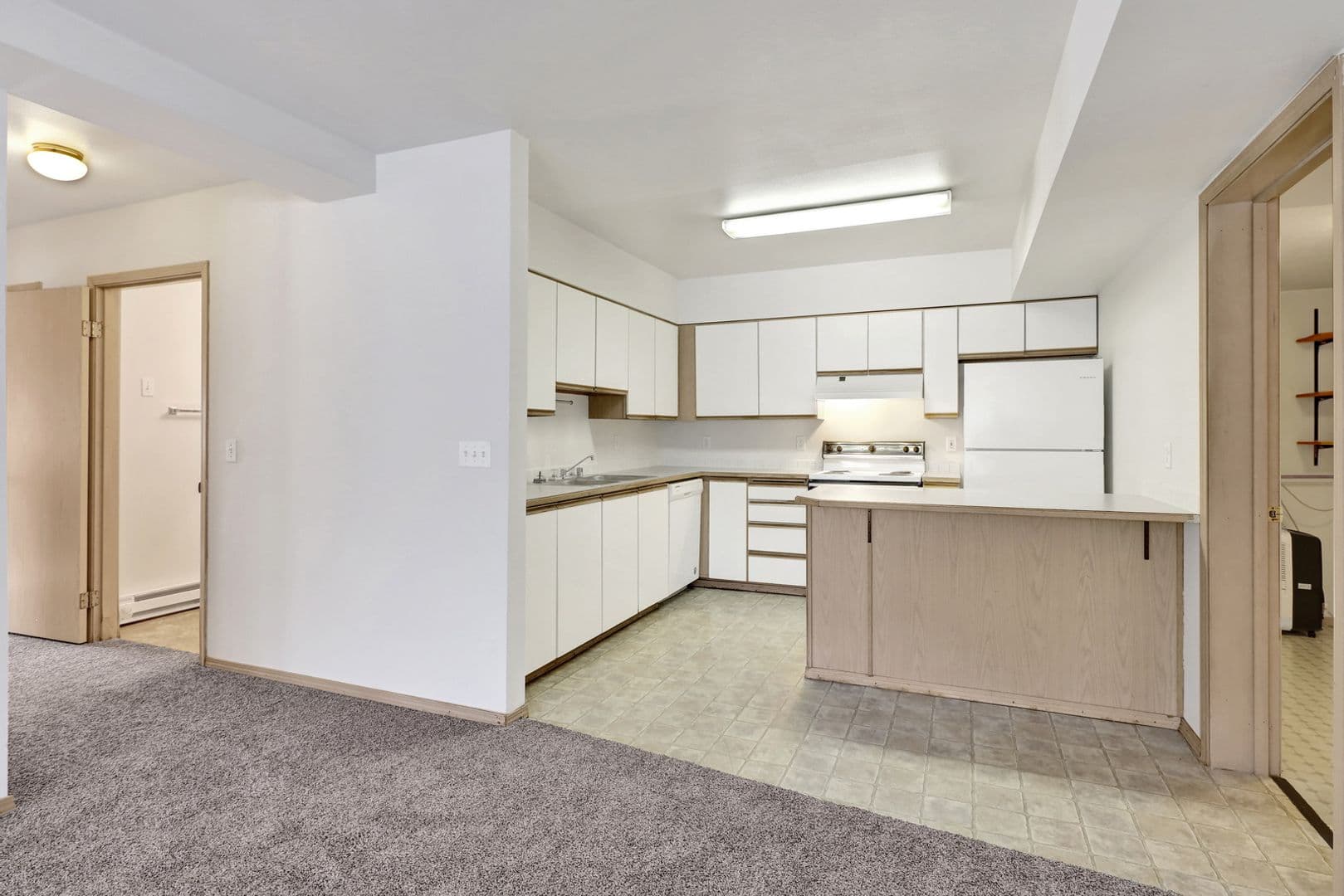 Bellingham Apartment: 2170 Douglas Avenue
