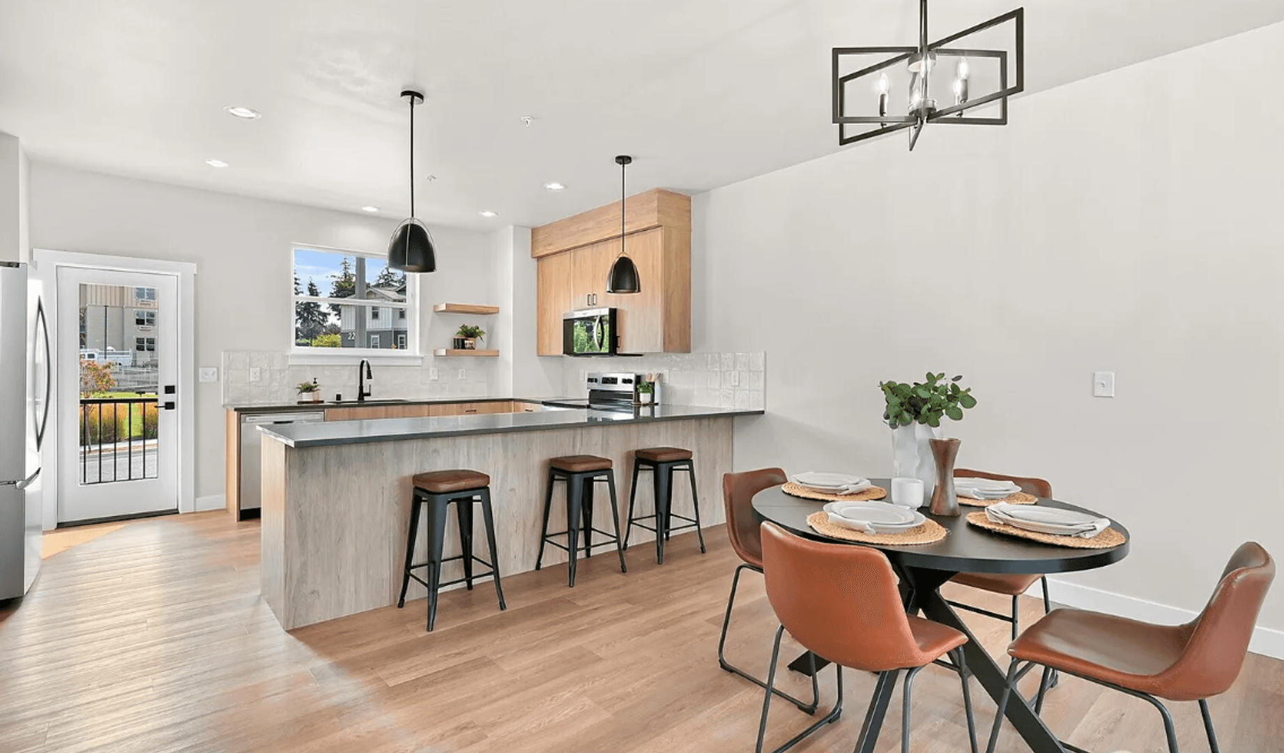 Bellingham Apartment: 217-219 Prince Ave