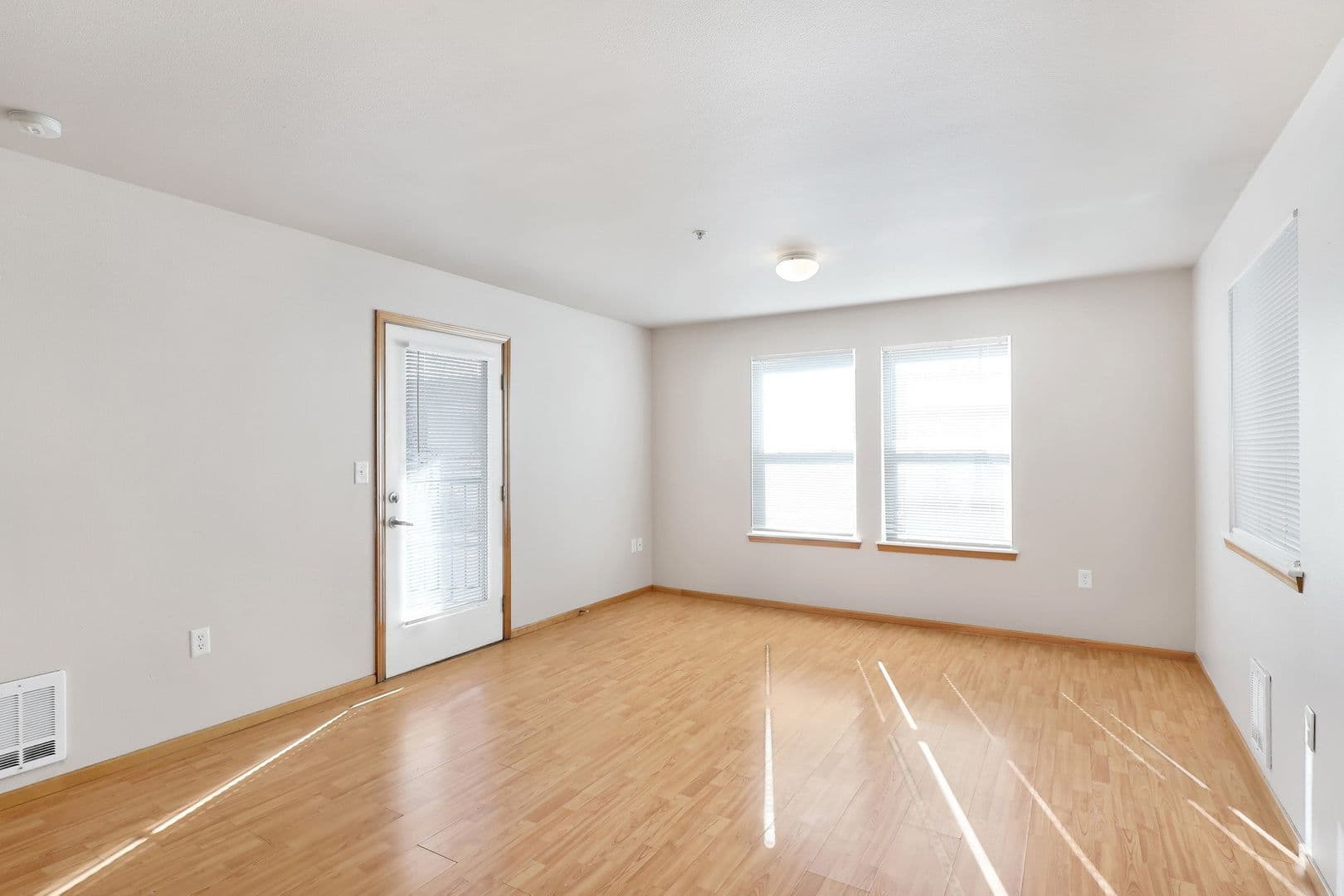 Bellingham Apartment: 230, 240 & 250 32nd Street