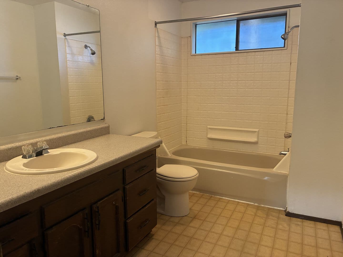 Bellingham House: 1335 Sommerset