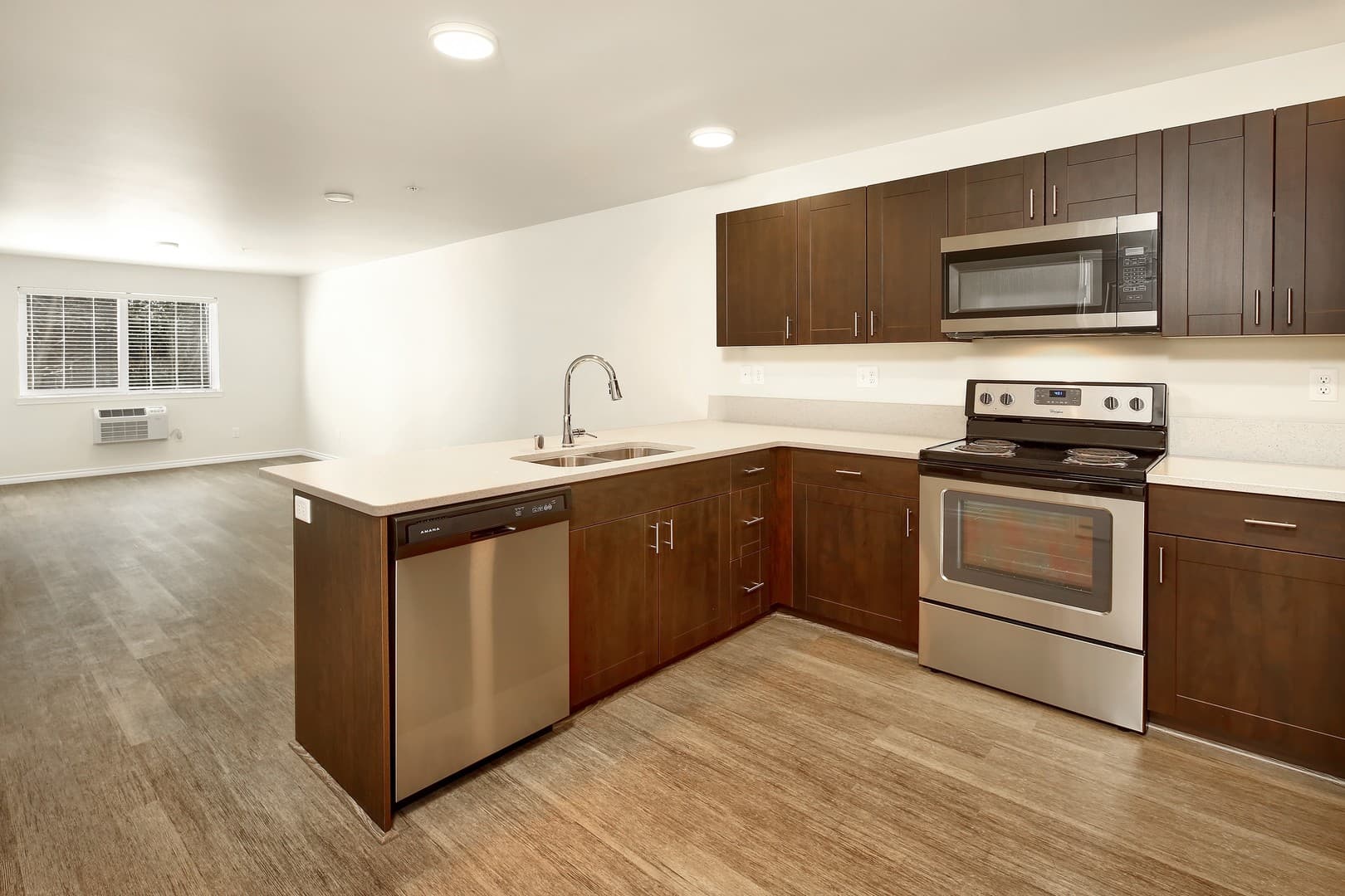Lynden Apartment: 8881-8885 Depot Rd